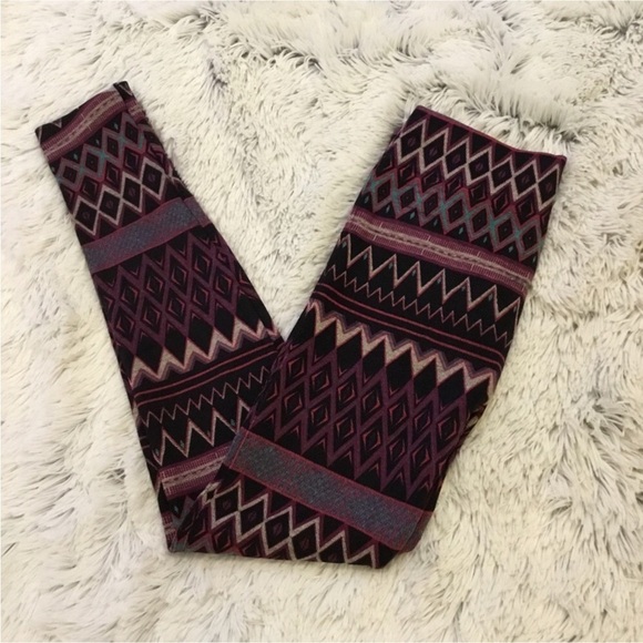 Amiee Lynn Woman’s medium multi colored print leggings - Picture 1 of 10